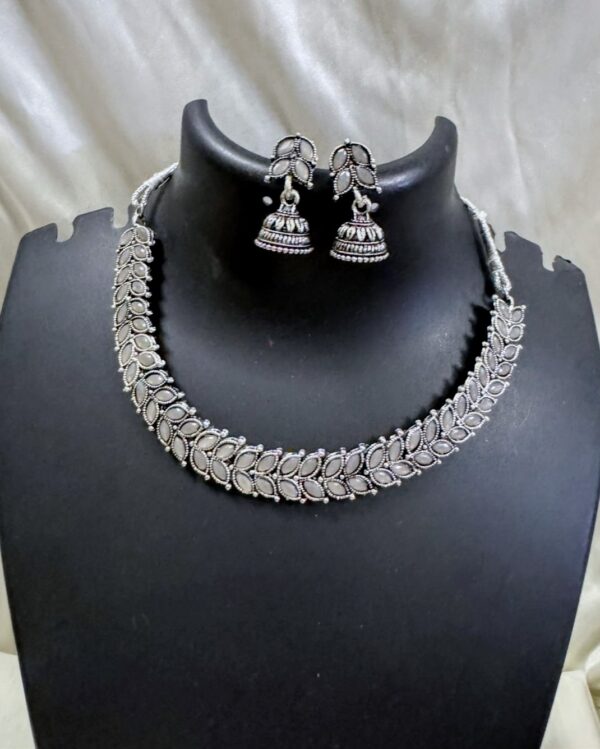Glamvila Grey Stones Designer Jewellery Set