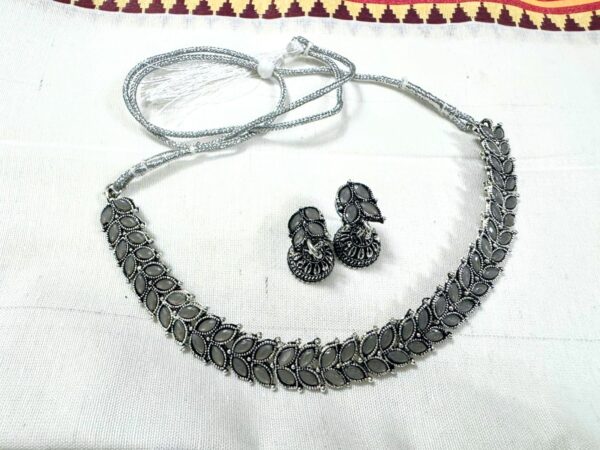 Glamvila Grey Stones Designer Jewellery Set - Image 3