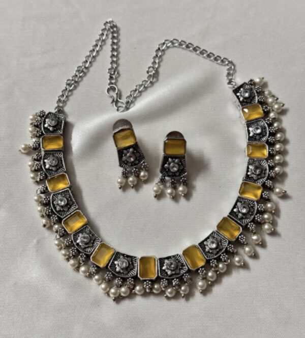 Elegant Golden Stone sJewellery Set - Image 5