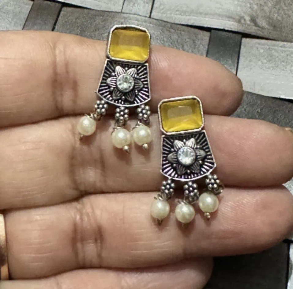 Elegant Golden Stone sJewellery Set - Image 3